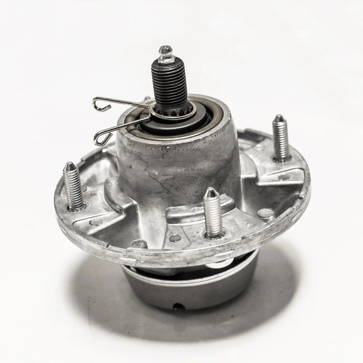 Spindle For JOHN DEERE X300 X320 X324 X500 Z425 Z435 Z445 X7482