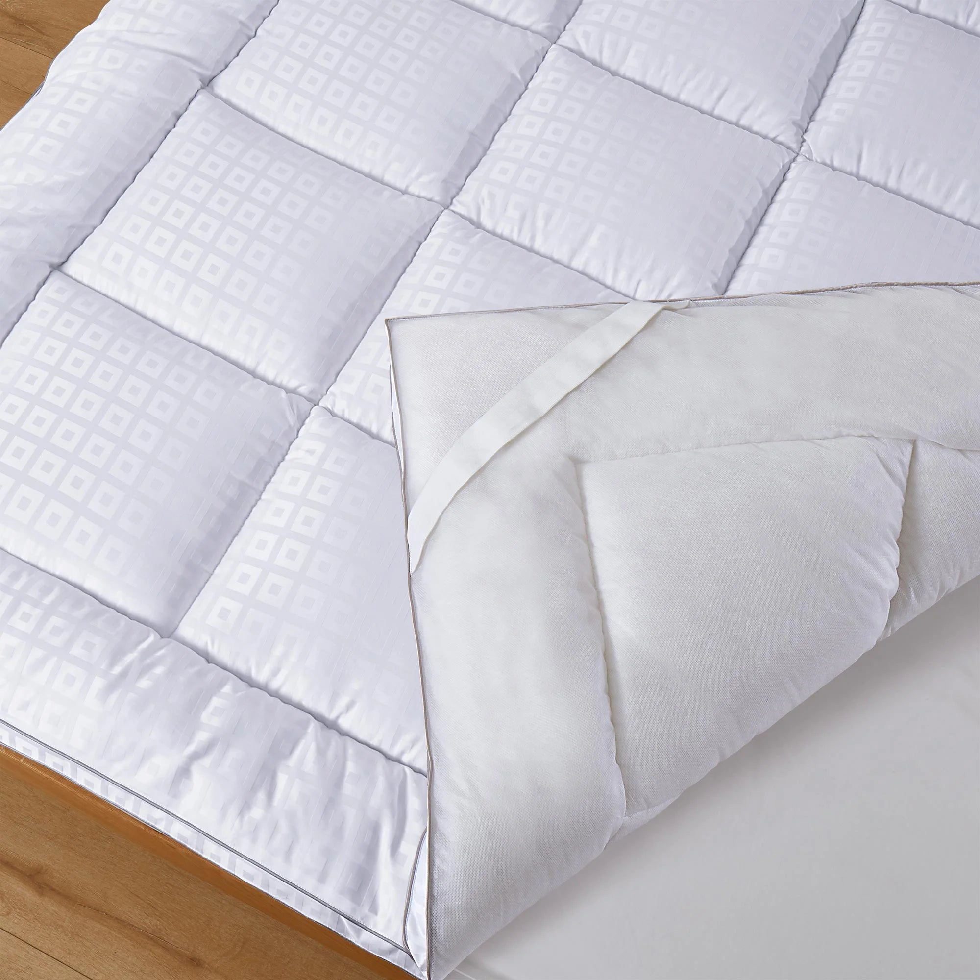 White Queen 2" Grid Quilted Down Alternative Microfiber Mattress Topper V89371
