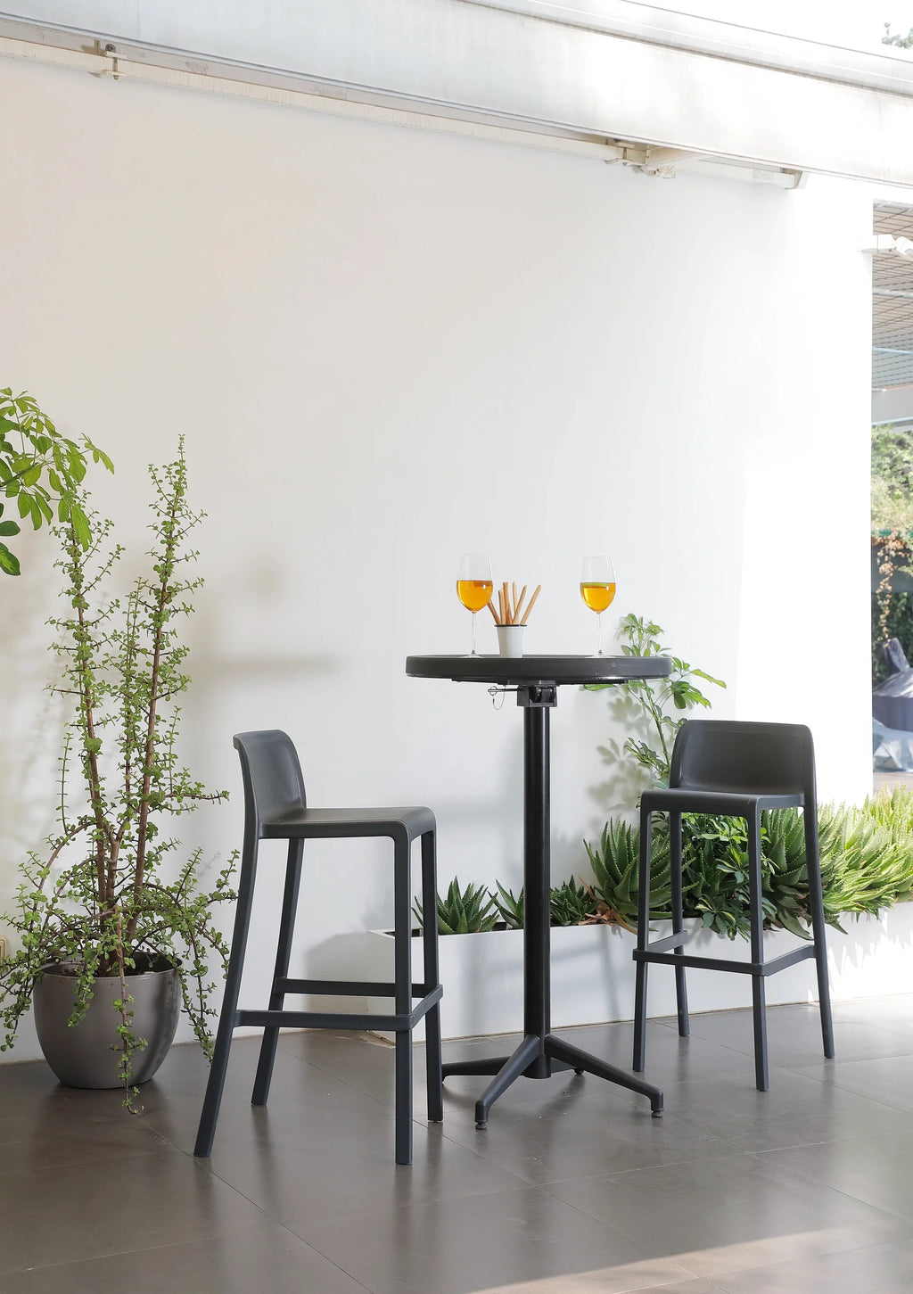 Outdoor Bar Stools Set of 4 with Footrest P3221