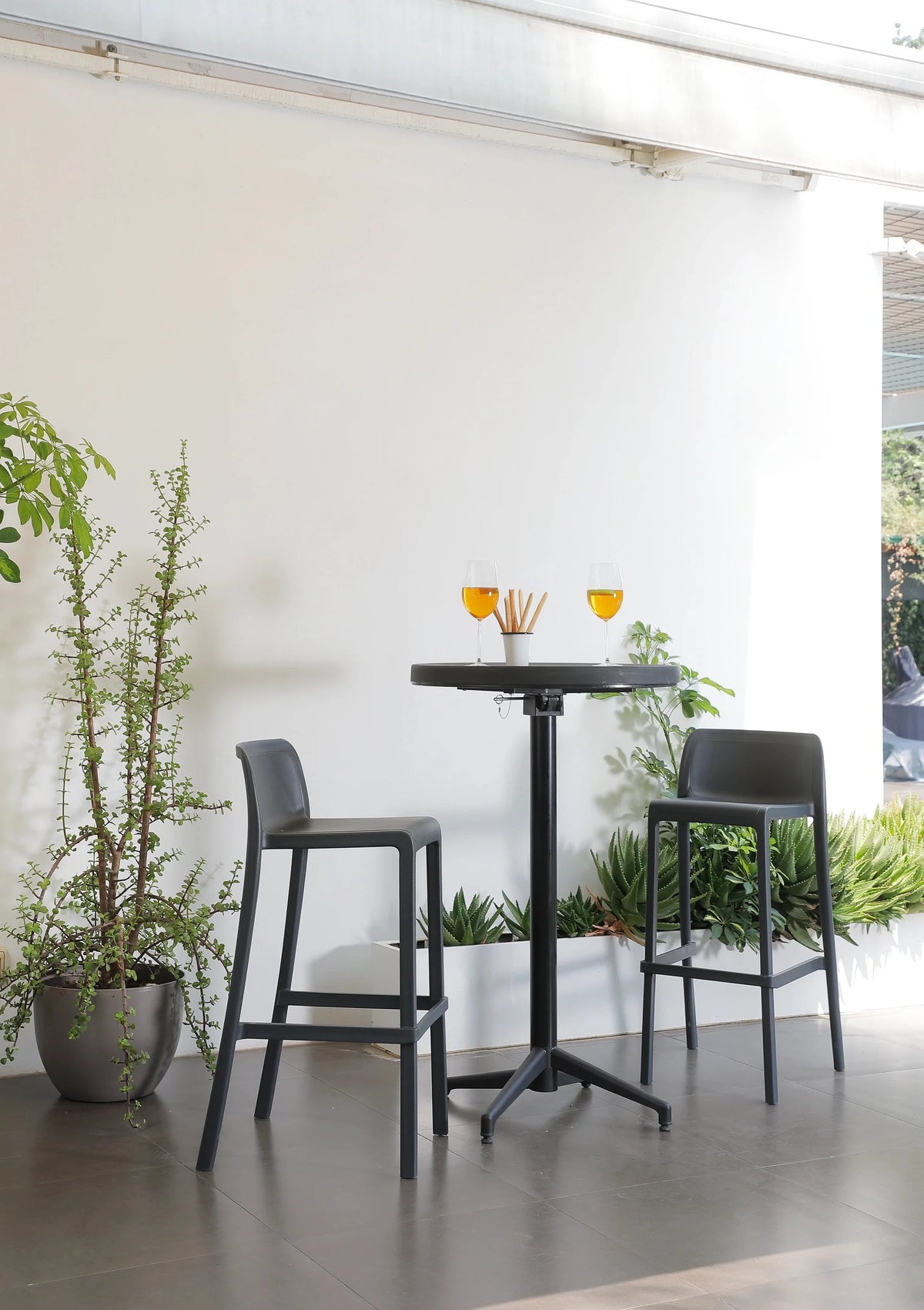 Outdoor Bar Stools Set of 4 with Footrest P3221