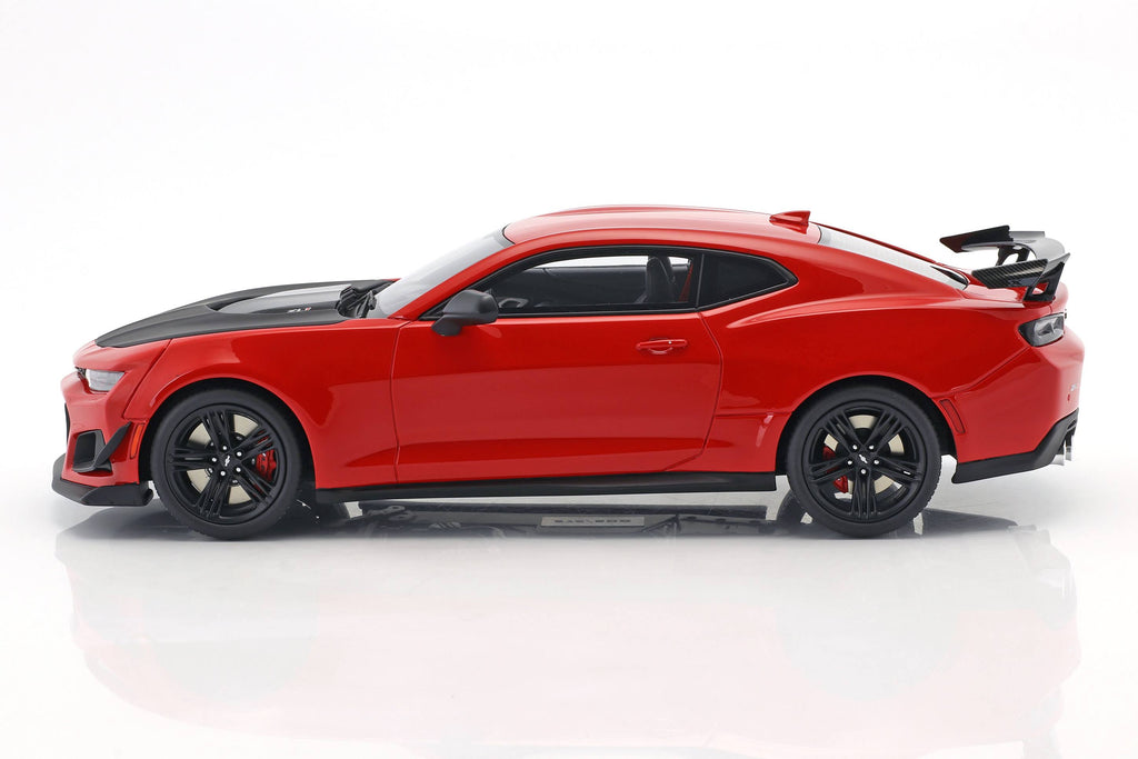 Red Resin Model Car Scale: 1:18 X391
